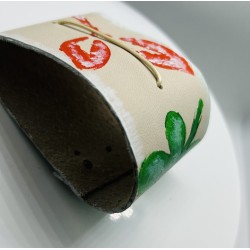 Brățară din piele naturală.