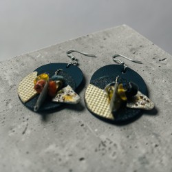 Cercei din piele naturală și pietre colorate