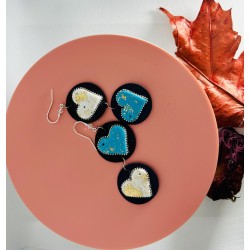 Cercei din piele naturală și lut polimeric.