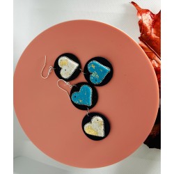 Cercei din piele naturală și lut polimeric.