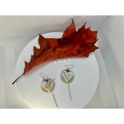 Cercei din piele naturală și lut polimeric.